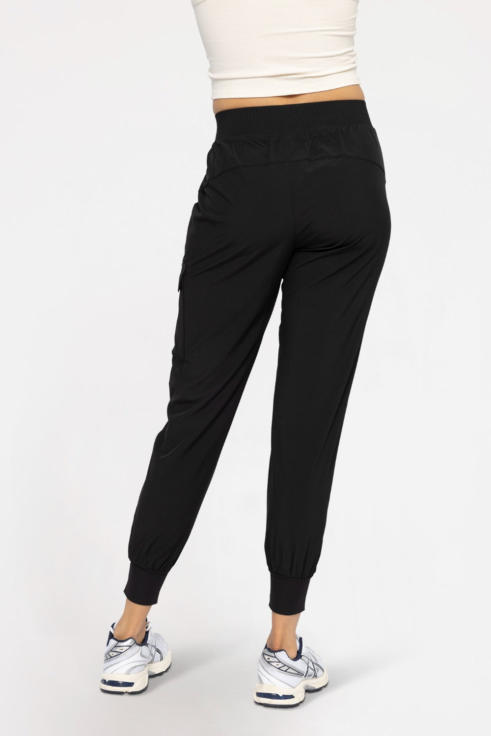 Black High-Waisted Capri Active Joggers with Pockets