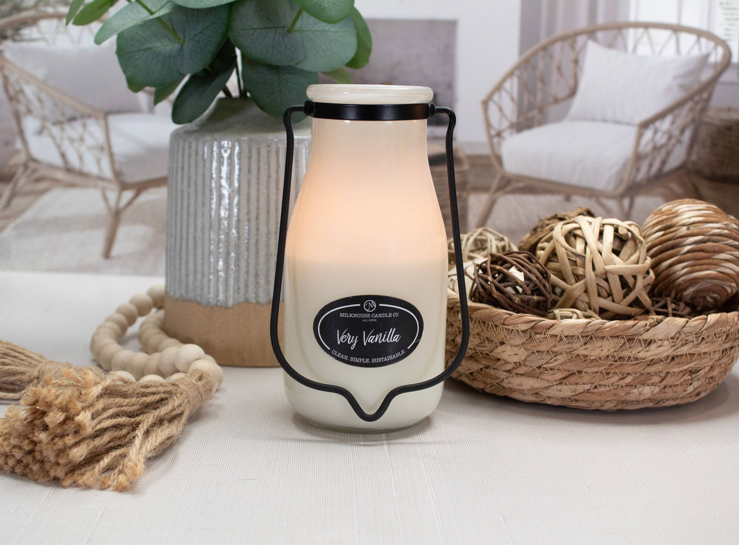 14 oz Milkbottle Candle: Very Vanilla