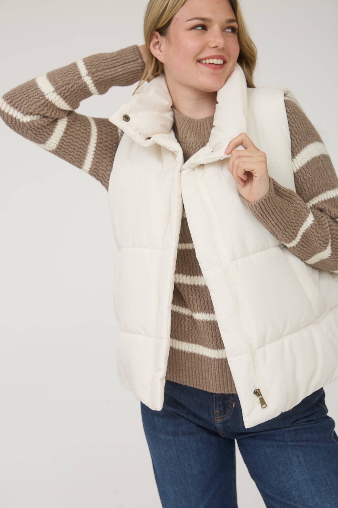 IVORY-SOLID ZIP UP PUFFER VEST