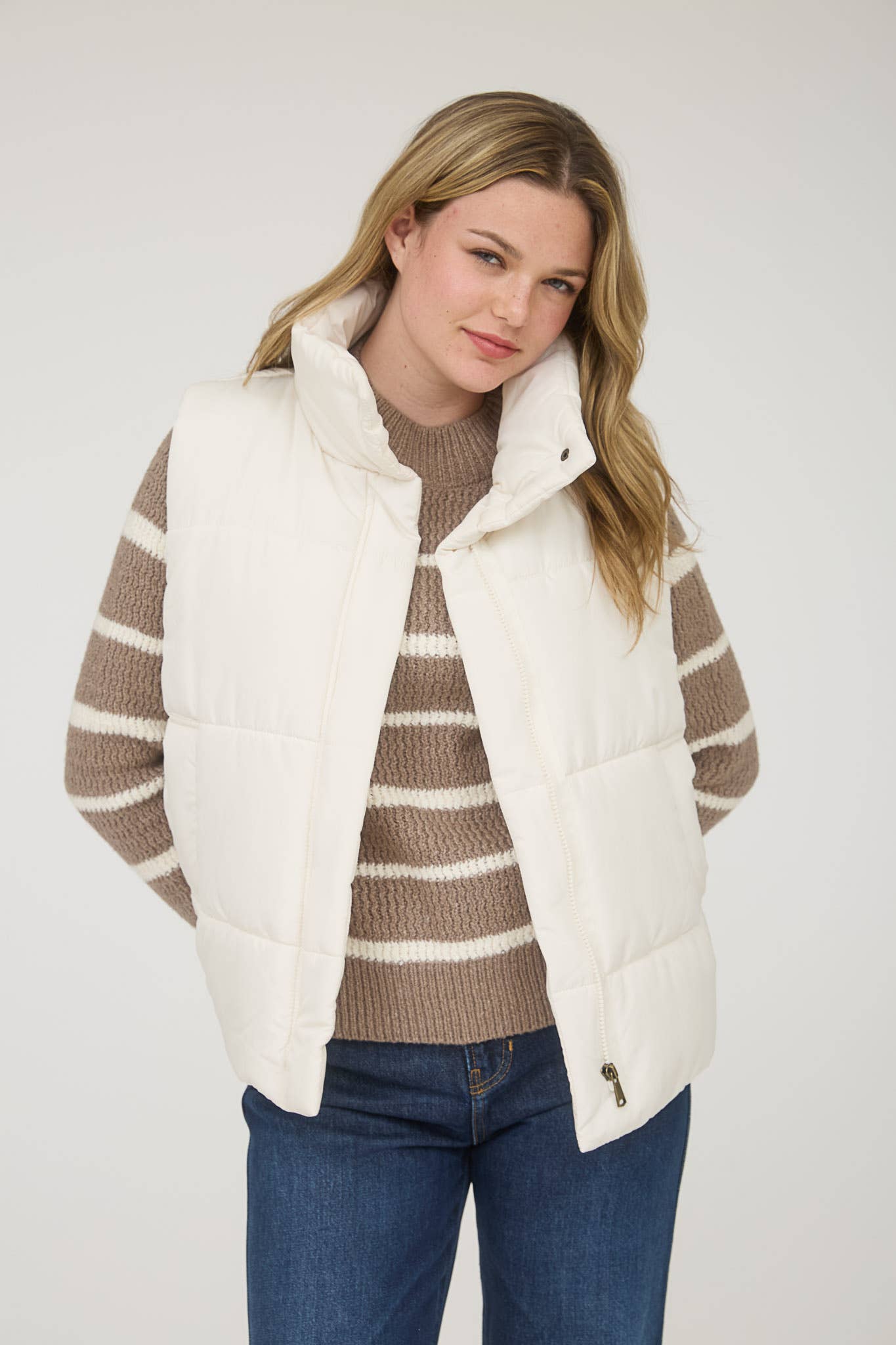 IVORY-SOLID ZIP UP PUFFER VEST