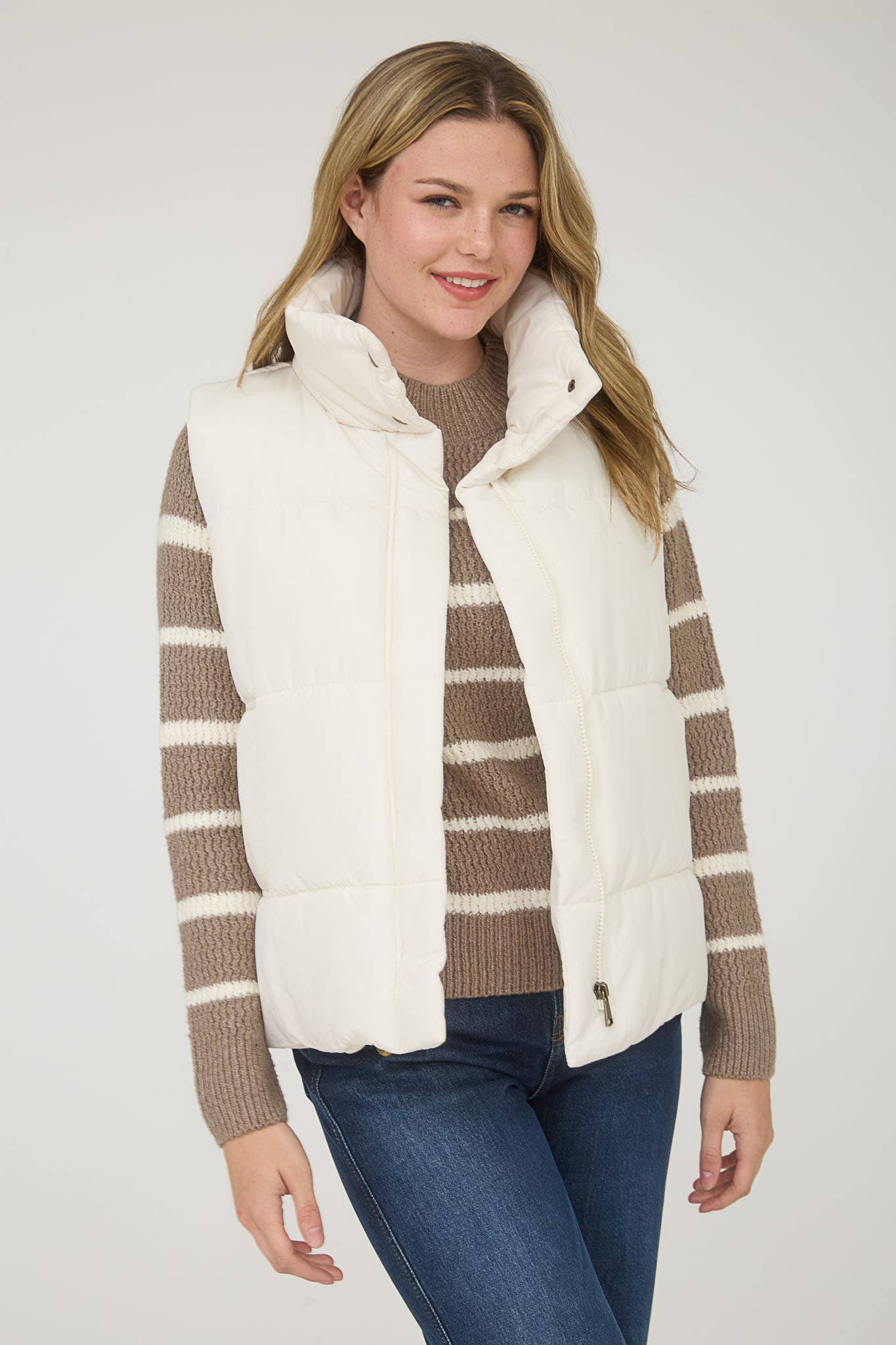 IVORY-SOLID ZIP UP PUFFER VEST
