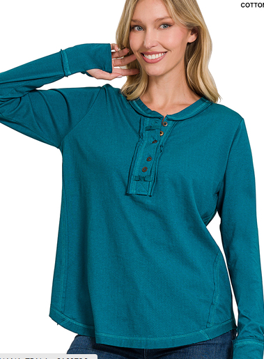 Thumb hole cuffs button closure long sleeve top